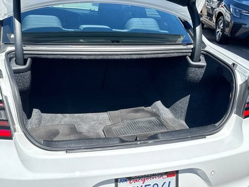 Used 2018 Dodge Charger SXT RWD image 10