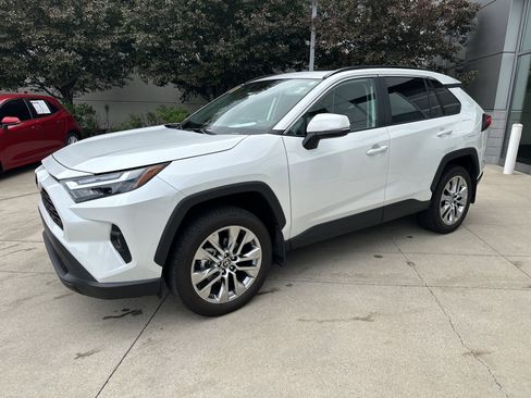 Used 2024 Toyota RAV4 XLE Premium w/ Weather Package AWD/4WD image 5