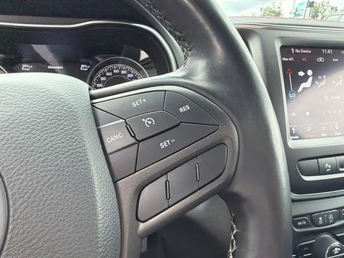 Used 2021 Jeep Cherokee Trailhawk AWD/4WD image 23