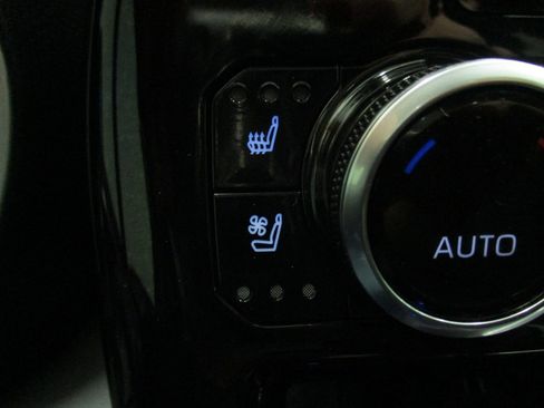 Used 2022 Toyota Highlander Limited image 28