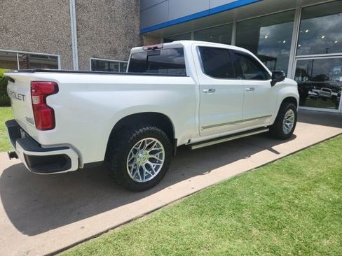 Used 2023 Chevrolet Silverado 1500 High Country w/ High Country Premium Package AWD/4WD image 3