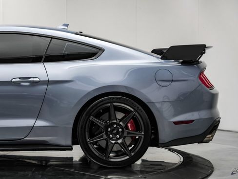 Used 2022 Ford Mustang Shelby GT500 w/ Carbon Fiber Track Pack RWD image 11