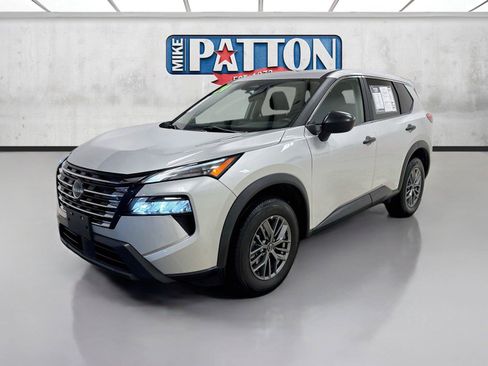 Used 2024 Nissan Rogue S AWD/4WD image 3