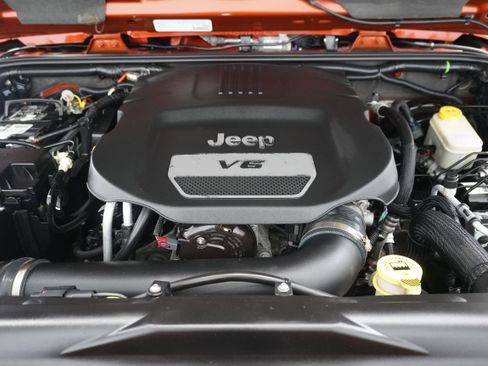 Used 2014 Jeep Wrangler Unlimited Sahara w/ Max Tow Package image 28