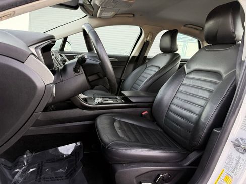 Used 2018 Ford Fusion SE w/ Equipment Group 602A FWD image 15