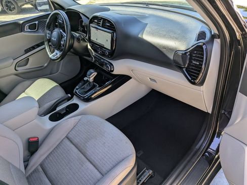 Certified 2025 Kia Soul EX FWD image 14