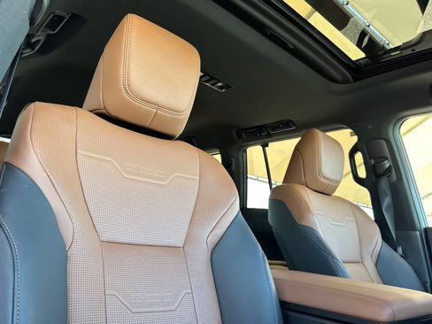 Used 2024 Lexus GX 550 image 15