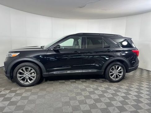 Used 2022 Ford Explorer XLT w/ Equipment Group 202A image 6