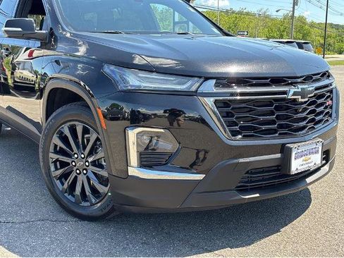 Used 2023 Chevrolet Traverse RS AWD/4WD image 2