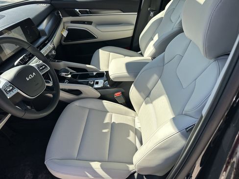 New 2025 Kia Telluride S image 18