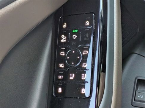 Used 2025 Audi Q6 e-tron Premium Plus w/ Premium Plus image 26