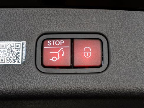 Certified 2025 Mercedes-Benz GLC 350e 4MATIC image 34