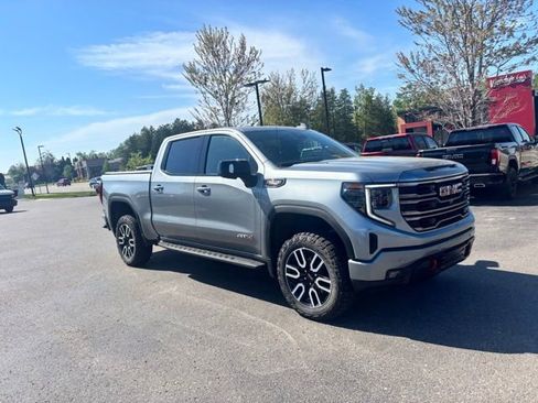 Used 2024 GMC Sierra 1500 AT4 w/ Technology Package AWD/4WD image 4