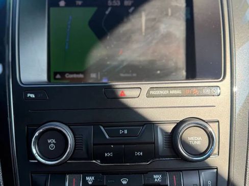Used 2019 Ford Explorer XLT w/ Equipment Group 202A FWD image 14