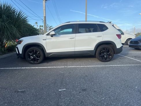 Used 2023 Volkswagen Taos SE image 8