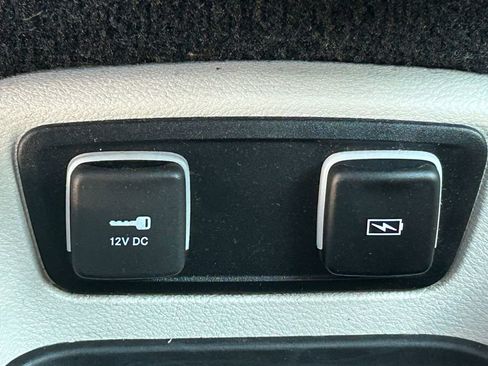 Used 2021 Chrysler Pacifica Touring FWD image 19