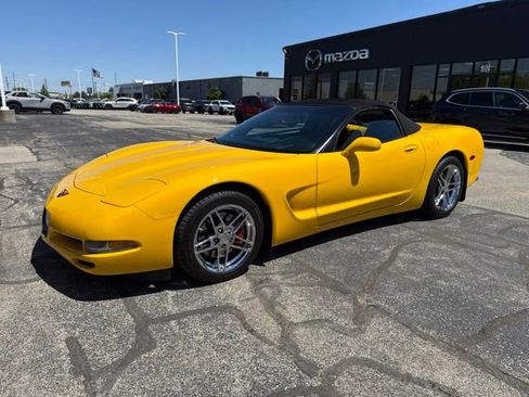 Used 2004 Chevrolet Corvette Convertible w/ Preferred Equipment Group RWD image 2