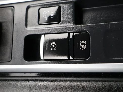 Used 2024 Nissan Pathfinder SV FWD image 33