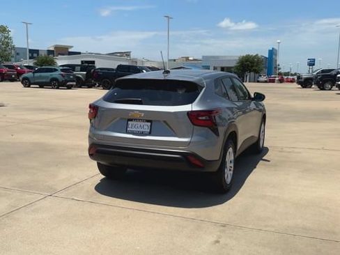 New 2026 Chevrolet Trax LS w/ Driver Confidence Package FWD image 8