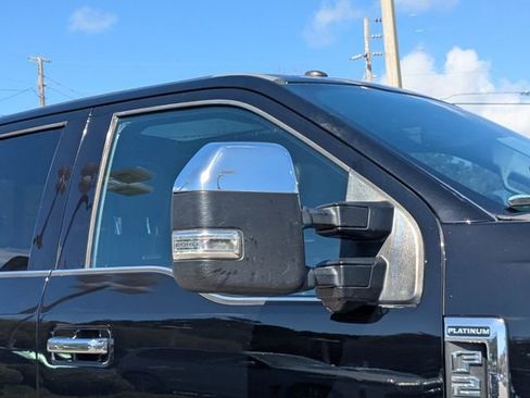 Used 2017 Ford F250 Platinum w/ Platinum Ultimate Package image 14