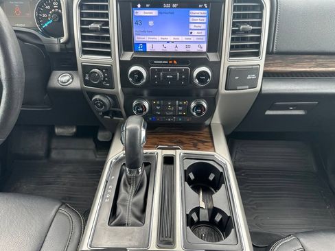 Used 2019 Ford F150 Lariat w/ Equipment Group 502A Luxury AWD/4WD image 32