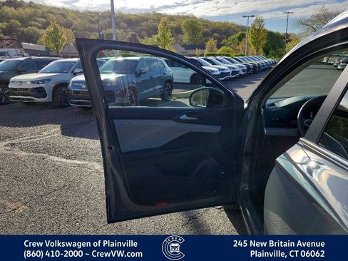 Used 2024 Volkswagen Taos SE AWD/4WD image 37