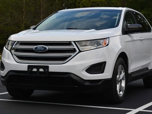 Used 2017 Ford Edge SE w/ Cargo Accessory Package image 2