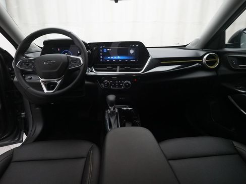 Used 2024 Chevrolet Trax ACTIV w/ Sunroof Package FWD image 5