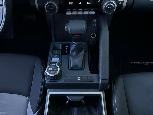 Used 2025 Toyota Tacoma TRD Off-Road image 13
