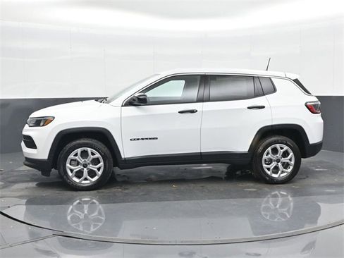 Used 2025 Jeep Compass Sport image 10