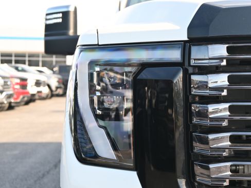 Used 2025 GMC Sierra 2500 Denali Ultimate w/ Max Trailering Package AWD/4WD image 6