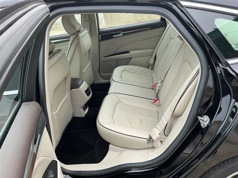 Used 2017 Ford Fusion Platinum image 29