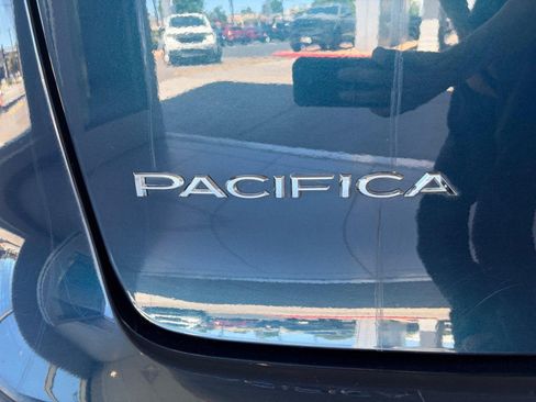 Used 2023 Chrysler Pacifica Touring-L FWD image 31