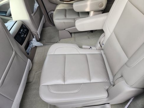 Used 2016 Chevrolet Suburban LT image 15