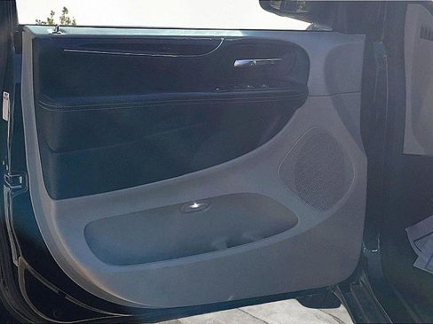 Used 2020 Dodge Grand Caravan SXT image 18