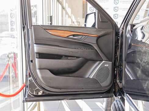 Used 2016 Cadillac Escalade ESV Premium image 33