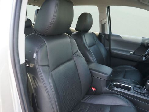 Used 2022 Toyota Tacoma SR AWD/4WD image 19