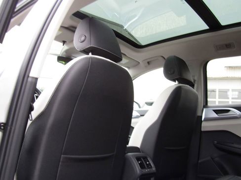 New 2026 Volkswagen Taos SE AWD/4WD image 17