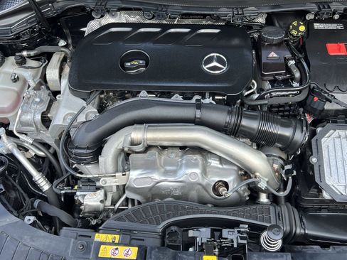 Used 2025 Mercedes-Benz GLA 250 4MATIC image 34