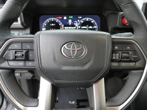 Certified 2025 Toyota Tacoma TRD Off-Road image 25