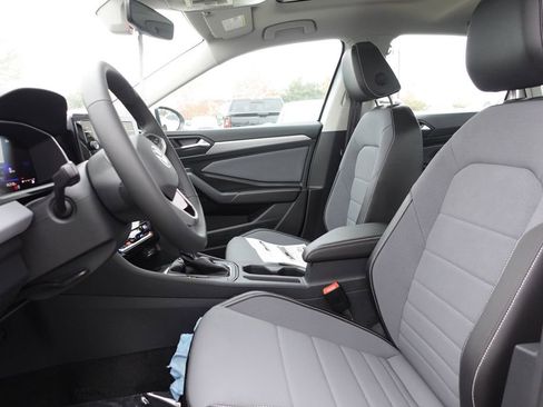 New 2026 Volkswagen Jetta SE image 11