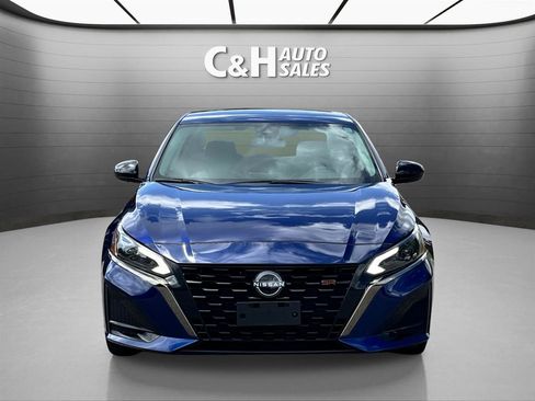 Used 2024 Nissan Altima 2.5 SR FWD image 2