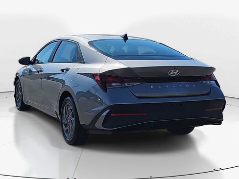 Used 2024 Hyundai Elantra SEL image 7