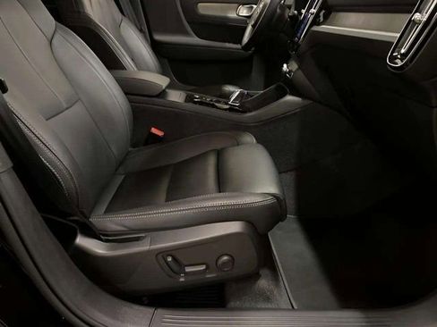 Used 2025 Volvo XC40 B5 Plus image 79
