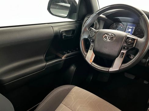 Used 2021 Toyota Tacoma TRD Off-Road w/ Technology Package AWD/4WD image 12