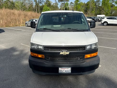 Used 2019 Chevrolet Express 3500 LS RWD image 2