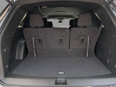 Used 2023 Chevrolet Traverse LT FWD image 34