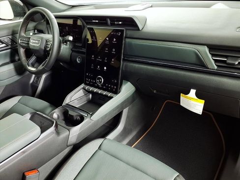 New 2026 GMC Terrain AT4 w/ Convenience Package III image 21