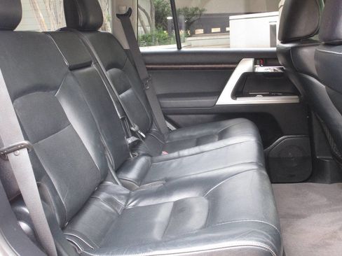 Used 2014 Toyota Land Cruiser image 14