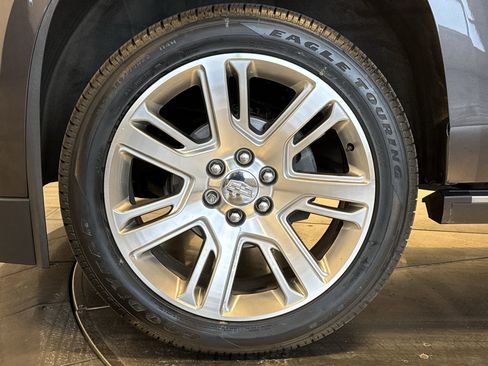 Used 2018 Cadillac Escalade Premium Luxury image 10